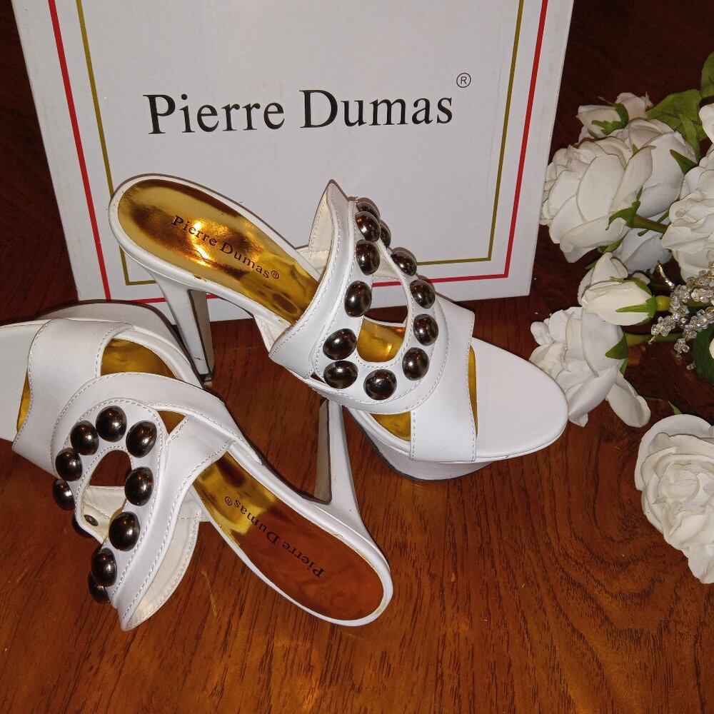 PIERRE DUMAS WHITE LEATHER STILTS WITH METAL BUTTON BACK-OUTS DESIGN
